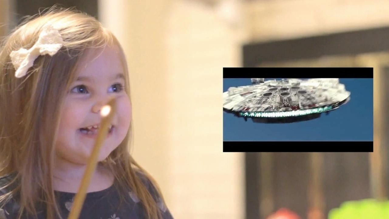 FR_Der kleinste Star Wars-Fan: Dieses Mädchen flippt beim Trailer VÖLLIG aus