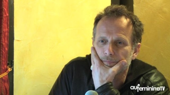 Charles Berling : interview de Charles Berling, jeune chanteur