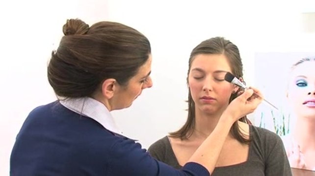 Comment maquiller des yeux ronds Conseils Maquillage yeux ronds