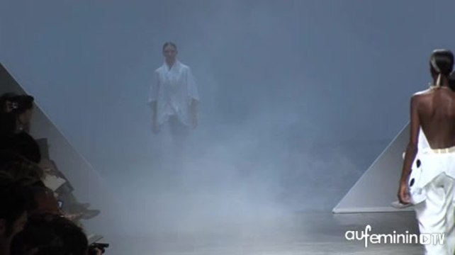 Défilé Issey Miyake : vidéo Issey Miyake - Défilé Issey Miyake Printemps-Eté 2011