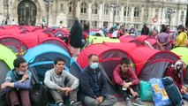 - Yüzlerce düzensiz göçmen, Paris’in ortasına çadır kurdu- Göçmenlerden acil barınma talebi