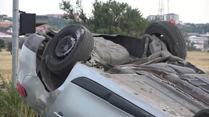 Uşak'ta otomobil ters döndü: 3 yaralı