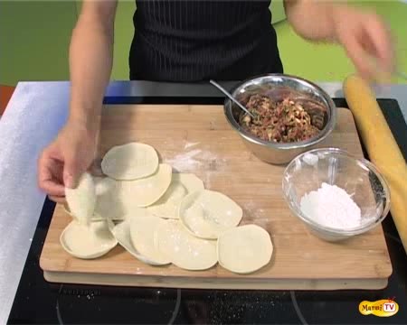 Comment faire et cuire des ravioli chinois (jiao ze) 