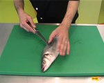 Comment lever les filets d'un poisson rond à 2 filets type saumon 