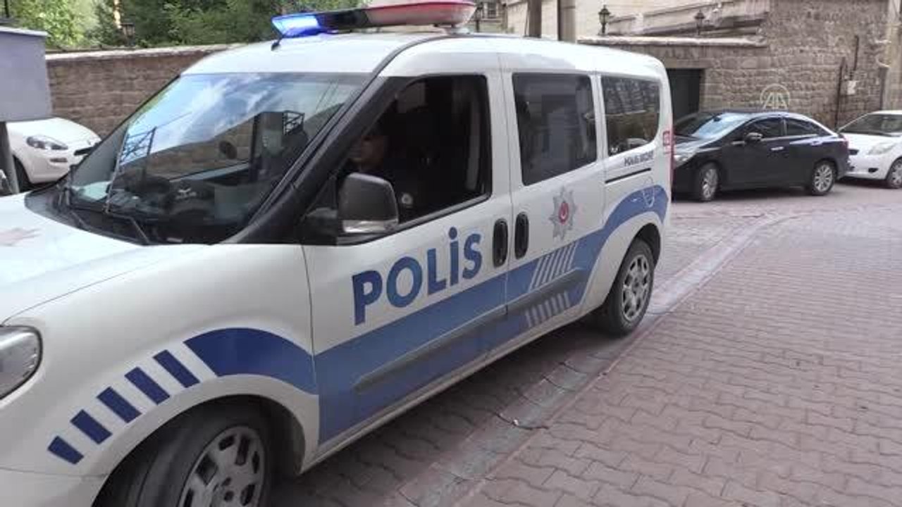 Kız arkadaşını silahla öldüren kişi intihar etti