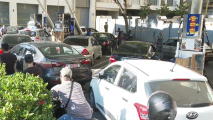 دياب يوافق على تمويل استيراد المحروقات لـ3 أشهر