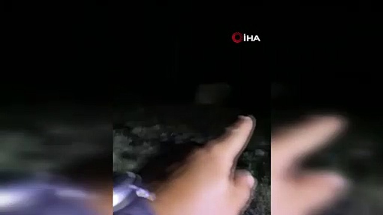 Bingöl’de meydana gelen 5.2 büyüklüğündeki depremde Elazığ’da iki köyde bir kaç evde hasar meydana geldi, bir noktada ise kayalar yol ve çevreye yuvarlandı.