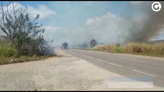 Incêndio atinge galpão em Colatina
