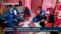 Petugas Kesehatan Jemput Bola Lansia untuk Vaksinasi