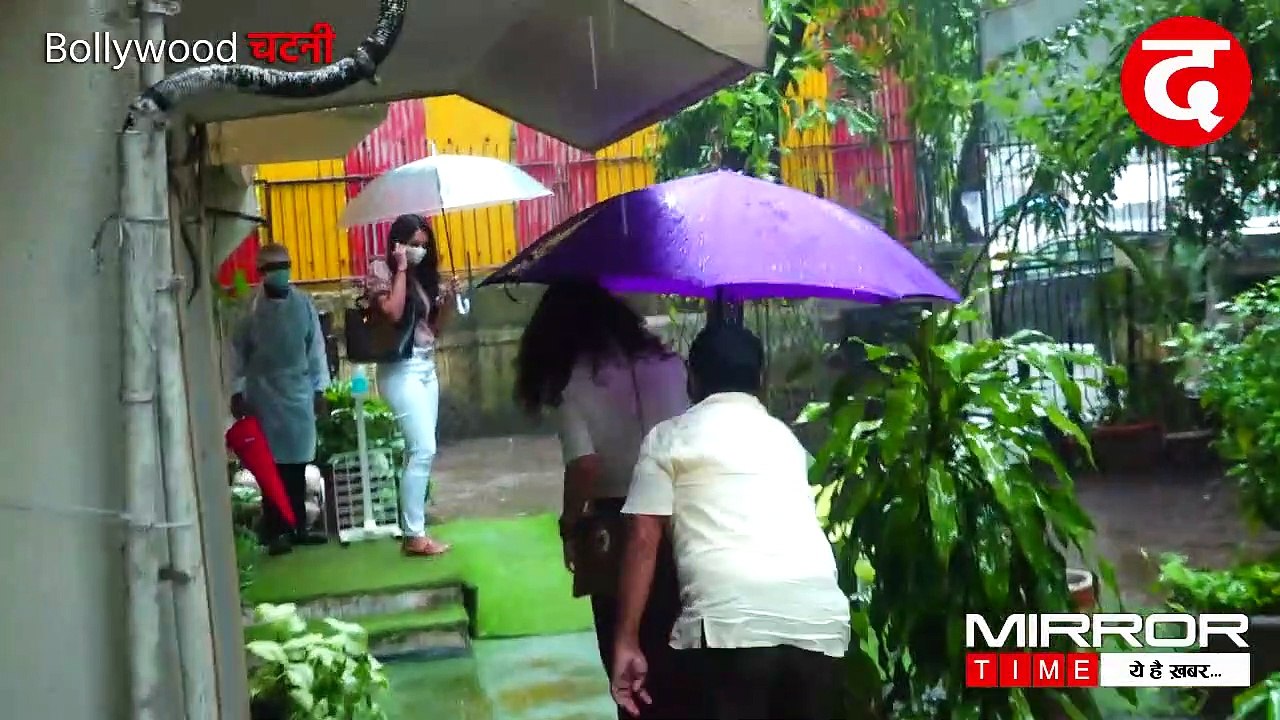 KARISHMA TANNA  ,DHVANI BHANUSHALI And Other Bollywood Actress Spotted _ Bollywood Chatni