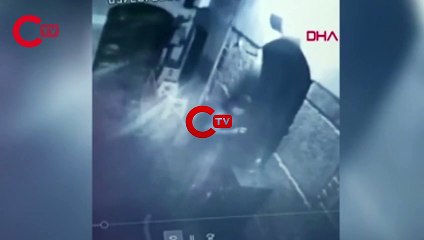 İmamın, müezzine tabureyle saldırdığı anlar kamerada