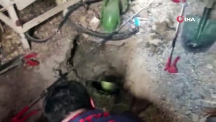 Yavruları kurtarılana kadar başında bekledi