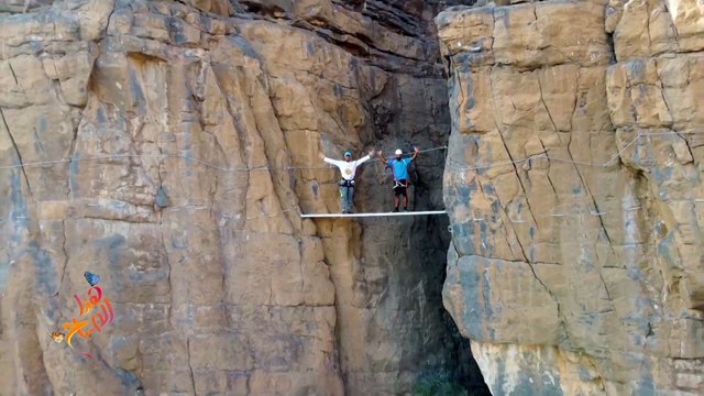 تسلق الجبال والكهوف.. رياضة خطرة تجذب عشاق المغامرة بسلطنة عمان