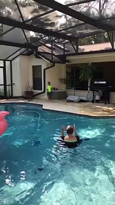 2018 09 15 15 41 39 Pool Dive