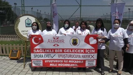 Anneler uyuşturucuyla mücadele için sahaya çıktı