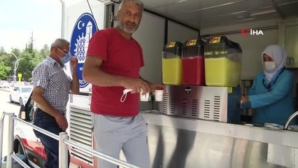 Çorum Belediyesi'nden öğrenci ve velilerine limonata ikramı