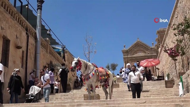Mardin'de hafta sonu turist yoğunluğu yaşanıyor