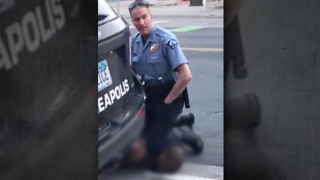 '숨 쉴 수 없다' 플로이드 살해 경찰에 징역 22년 6개월 / YTN