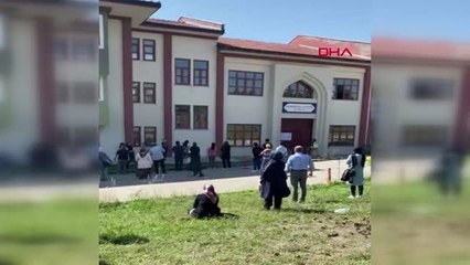 KÜTAHYA' DA SINAVA GEÇ KALANLAR GÖREVLİLERLE TARTIŞTI