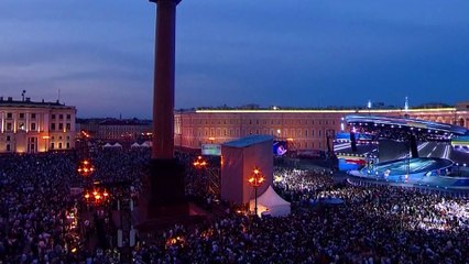 Праздник выпускников "Алые паруса" прошёл в Санкт-Петербурге