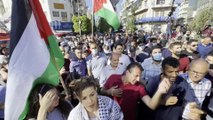 RAMALLAH - Filistinliler, muhalif aktivistin gözaltında hayatını kaybetmesini protesto etti