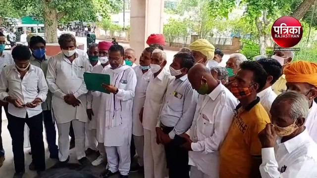 VIDEO : कृषि कानूनों के विरोध में किसानों ने लगाए नारे, राष्ट्रपति के नाम जिला कलक्टर को सौंपा ज्ञापन