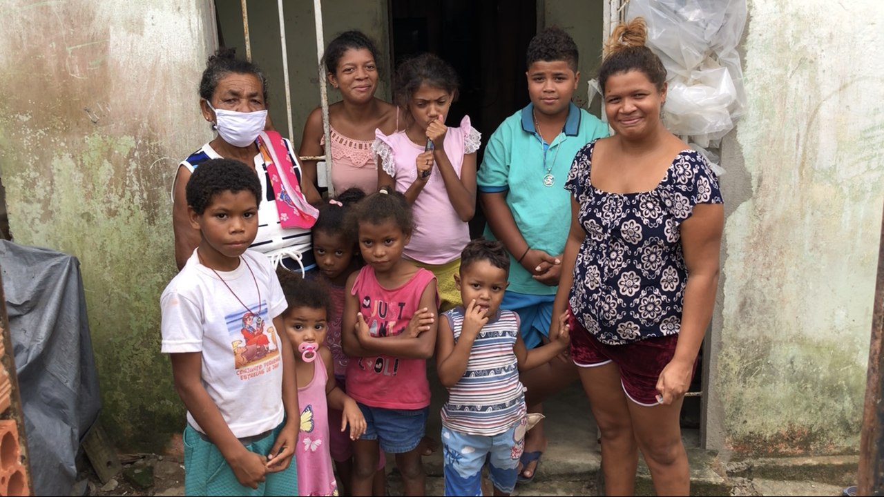 AVÓ PEDE AJUDA PARA CRIAR OS FILHOS E OS NETOS DE FILHA ASSASSINADA