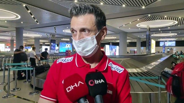 İSTANBUL - FIVB Milletler Ligi'ni 3. bitiren A Milli Kadın Voleybol Takımı yurda döndü