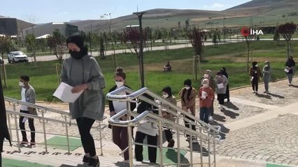 4 dakika geç kaldığı için sınava alınmayınca eğitim sistemini suçladı