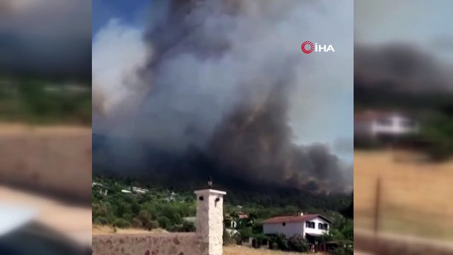 Kaş'ta yerleşim yerlerine yakın noktada orman yangını. Ekipler havadan ve karadan müdahale ediyor