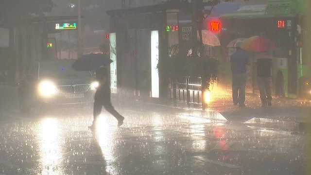 7월로 넘어간 '지각 장마'...시작부터 게릴라 호우 / YTN