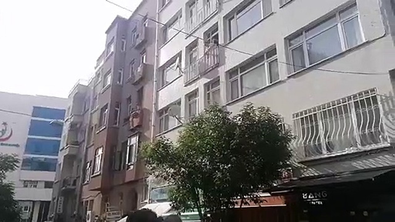 Onur Yürüyüşü'nde polisin attığı ses bombasına...