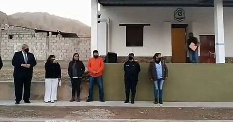 Perro irrumpió en acto público en Argentina y 'marcó su territorio' en los pies de una intendenta