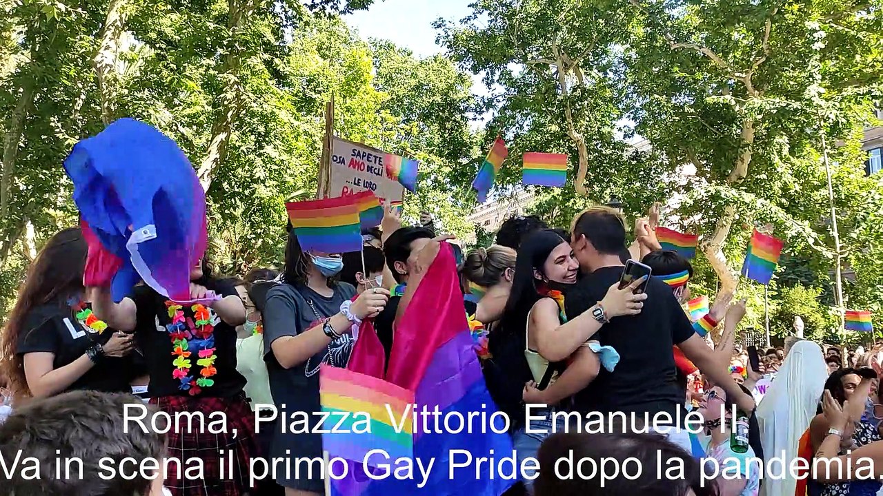 L'onda Pride a Roma: "I nostri diritti sono sotto attacco"