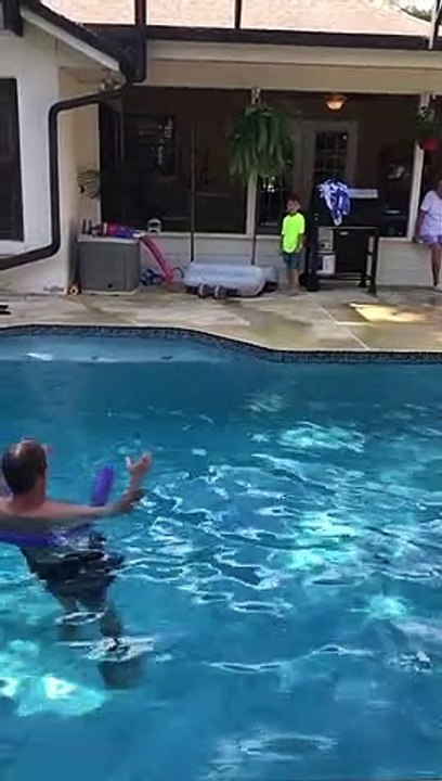 2018 09 15 16 00 08 Pool Dive