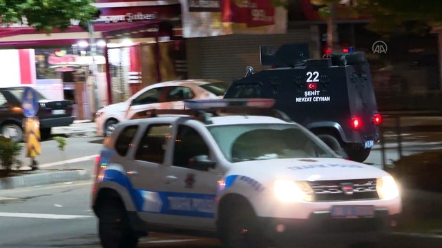 ANKARA - Başkentte polis kontrol noktasında 'dur' ihtarına uymayan kişi gözaltına alındı