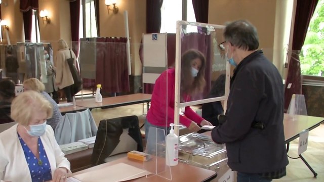 Paris : les premiers votants sont arrivés