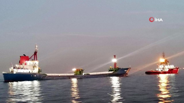 Sivriada açıklarında arıza yapan gemi Kıyı Emniyeti tarafından kurtarıldı