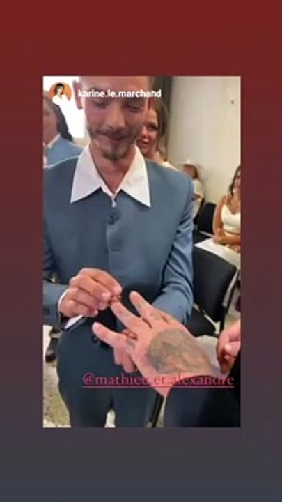 Mariage de Mathieu et Alexandre : Les larmes d'Alexandre au moment de l'échange des alliances.