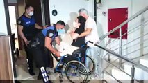 ADANA - Engelli şehit çocuğunu YKS'ye gireceği okula polis götürdü