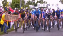Seyircinin açtığı pankart, Fransa Bisiklet Turu'nda zincirleme kazaya neden oldu! O anlar kamerada