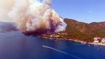 MUĞLA - Marmaris'te oteller ve yerleşim yerlerine yakın ormanlık alanda çıkan yangına müdahale ediliyor (2)