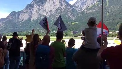 Österreich-Fans am Innsbrucker Flughafen