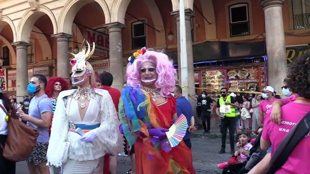 Ddl Zan, in migliaia al Gay Pride di Roma: L'Italia è uno stato laico, aboliamo il Concordato