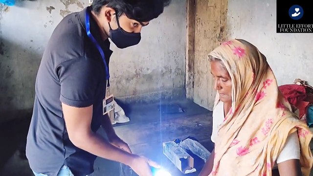 कोई नहीं है मेरा ....जो है तुम लोग ही है। मदद मिलने के बाद भाभुक हो गई दादी। #LittleEffort