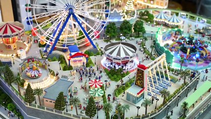 فنانان يصنعان منمنمات تجسد "هونغ كونغ الحقيقية" قبل تحولها غابة من الإسمنت