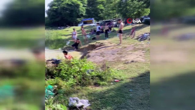 Arnavutköy'de kısıtlamanın uygulandığı son pazarda onlarca çocuk gölde böyle yüzdü