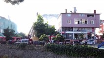 İSTANBUL - Beykoz'da 3 katlı ev yanarak kullanılamaz hale geldi