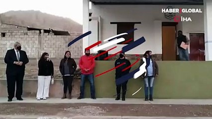 Konuşma yapan belediye başkanının üzerine köpek işedi