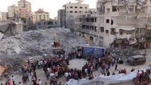 Filistinli müzik grubu, İsrail saldırılarında yıkılan binanın enkazı üzerinde konser verdi